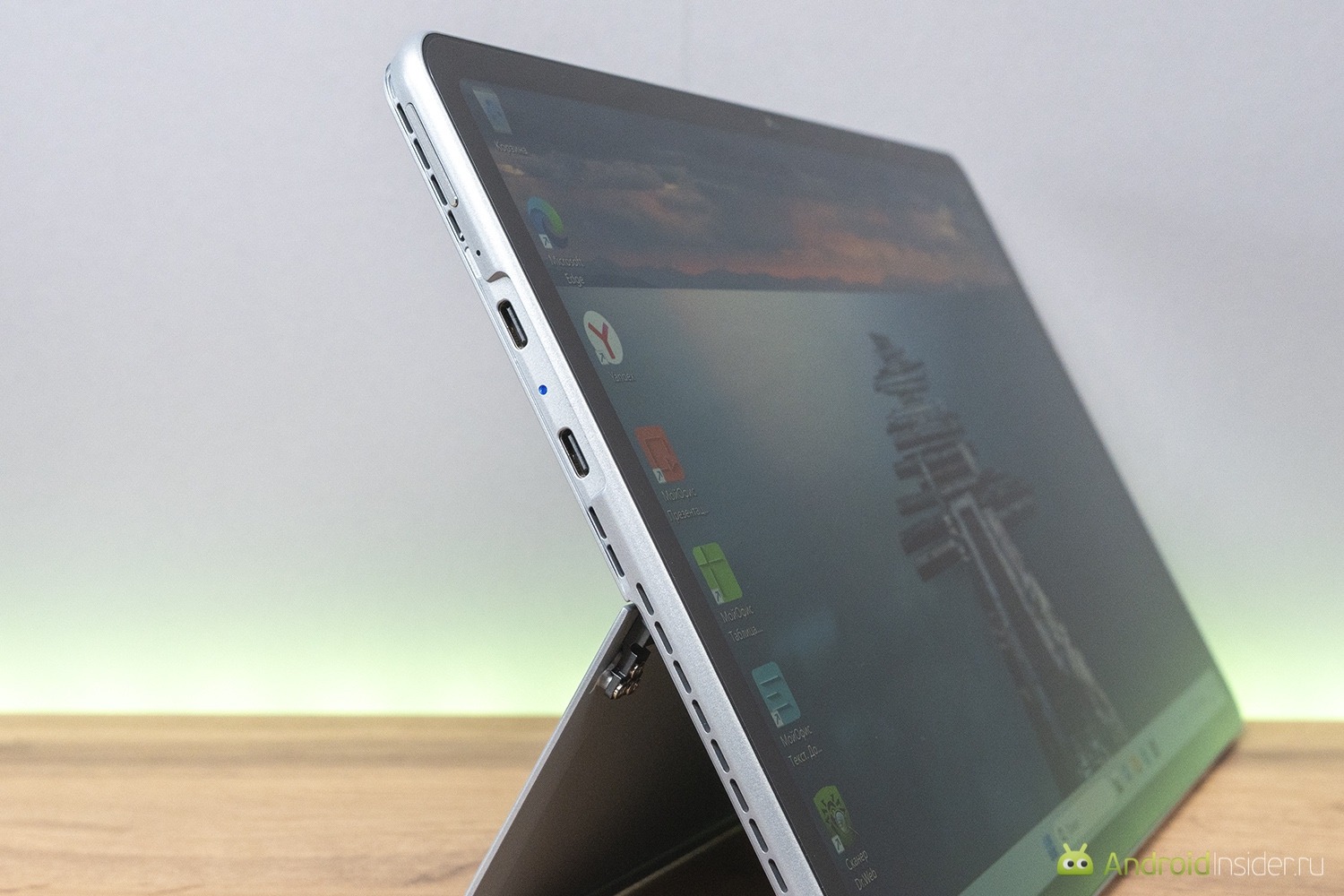 Планшет на Windows с функцией ноутбука. Впечатления от Ninkear S13. Разъемы на левой части. Планшет на Windows с функцией ноутбука. Впечатления от Ninkear S13. Разъемы на левой части. Фото.