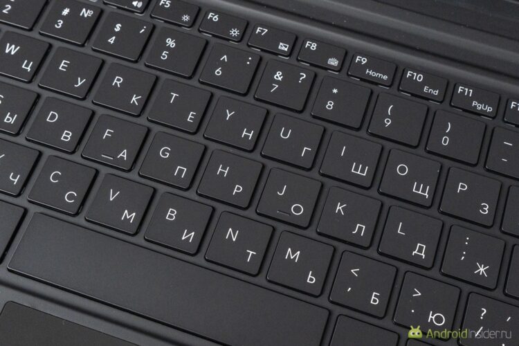 Планшет на Intel Core Ultra 5 115U. Как работает Ninkear S13. Клавиатура приятная, но в средней части немного проминается при нажатии. Фото.