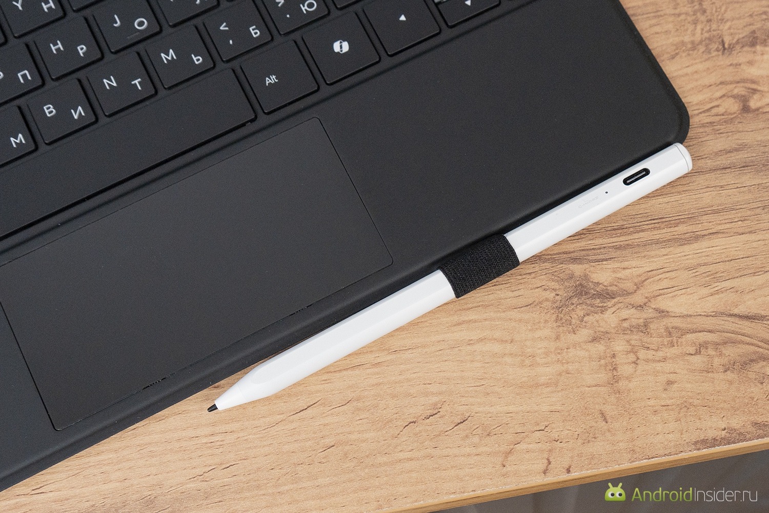 Ninkear S13 — что в коробке. Комплектация планшета-трансформера. Стилус можно крепить в специальную проушину на чехле-клавиатуре. Магнитного крепления на корпусе нет. Ninkear S13 — что в коробке. Комплектация планшета-трансформера. Стилус можно крепить в специальную проушину на чехле-клавиатуре. Магнитного крепления на корпусе нет. Фото.