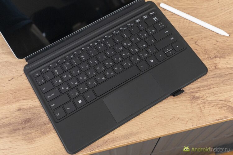 Планшет на Intel Core Ultra 5 115U. Как работает Ninkear S13. Такая клавиатура превращает планшет в почти полноценный ноутбук на Windows. Фото.