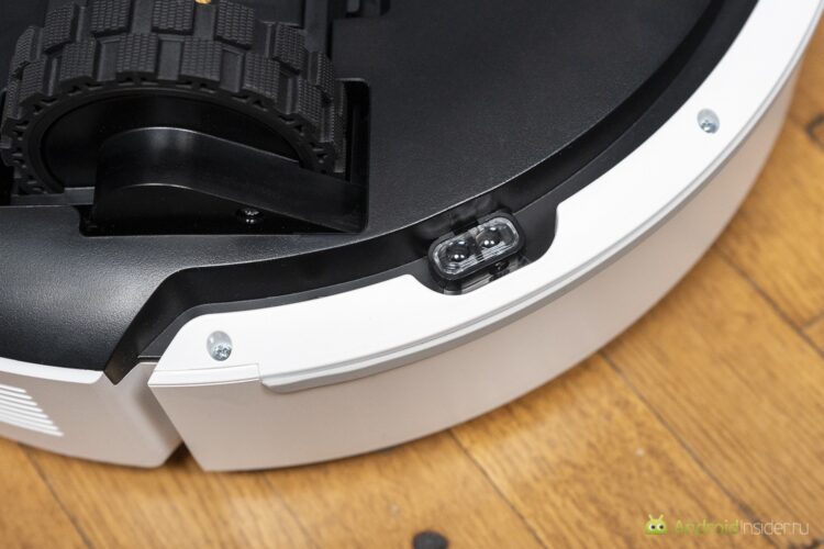 Бюджетный робот-пылесос с LiDAR. Есть несколько дополнительных датчиков снизу, чтобы пылесос не упал с лестницы или порога. Фото.