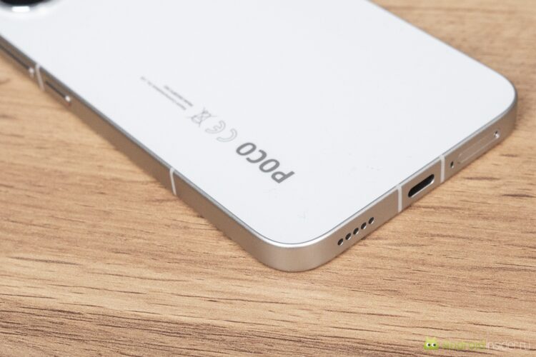 Дизайн и первое впечатление от POCO X8 Pro Max: флагман в руках. Корпус угловатый, как сейчас и принято. Фото.