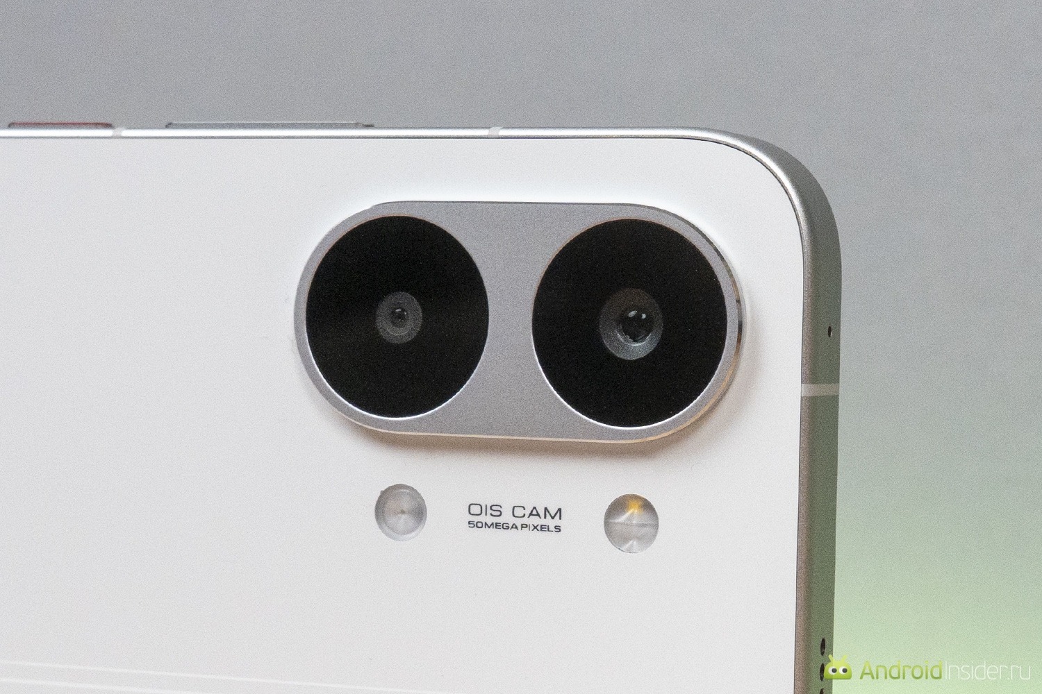 Камера POCO X8 Pro Max. Камера выглядит красиво, но в ней всего два модуля. Фото.