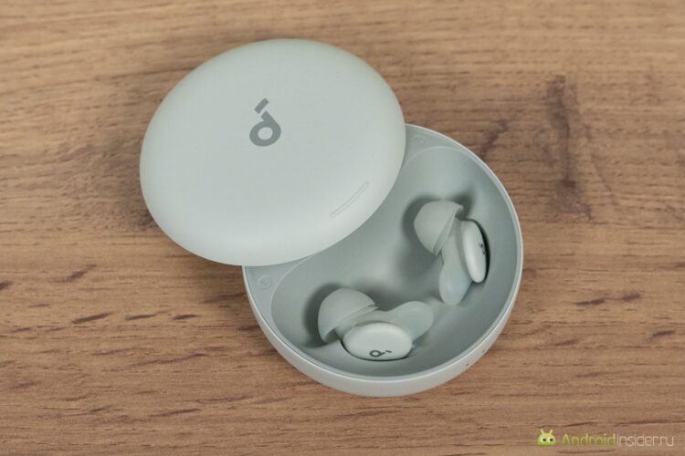 Наушники с хорошим шумоподавлением. Кейс может понять, что рядом кто-то храпит и отправить сигнал на включение маскирующего звука. Наушники с хорошим шумоподавлением. Кейс может понять, что рядом кто-то храпит и отправить сигнал на включение маскирующего звука. Фото.