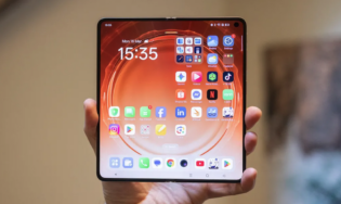 Oppo Find N6 - первый смартфон без видимой складки на экране. Изображение: CNET