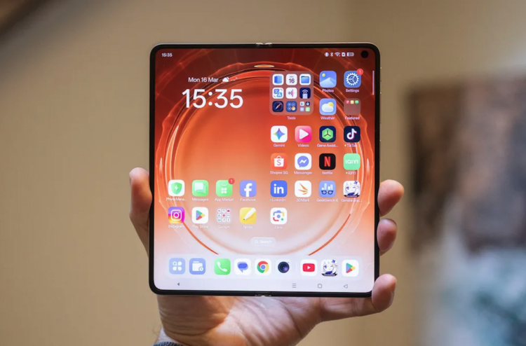 Складной смартфон без складки на экране. Oppo сделала такой и троллит Samsung. Oppo Find N6 — первый смартфон без видимой складки на экране. Изображение: CNET. Складной смартфон без складки на экране. Oppo сделала такой и троллит Samsung. Oppo Find N6 — первый смартфон без видимой складки на экране. Изображение: CNET. Фото.