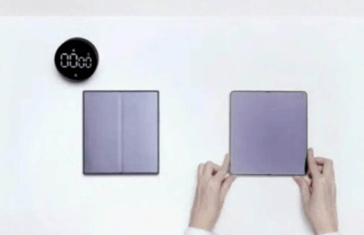 Складка на экране Oppo Find N6 и Samsung Galaxy Z Fold 7. Сравниваем. Вот так Oppo продемонстрировала разницу экранов. Find N6 справа. Изображение: gizmochina. Фото.