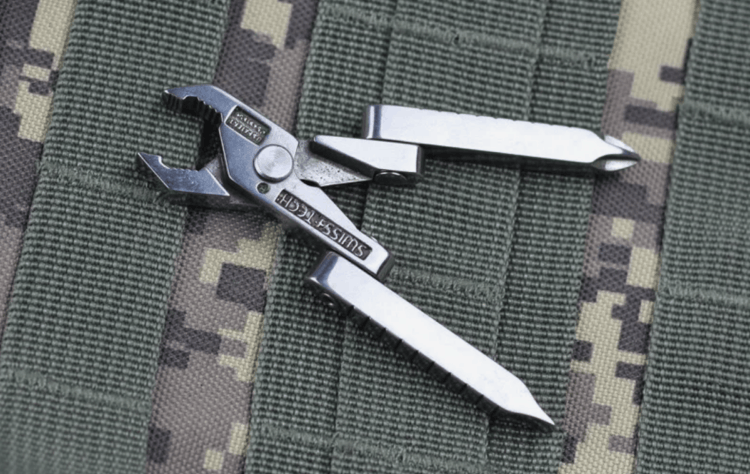 Мультитул-брелок на ключи складной. Изображение: AliExpress. Фото.