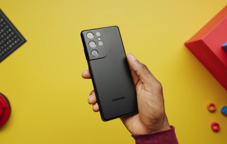 Почему даже дорогой смартфон устаревает. Дорогие смартфоны тоже устаревают, но не так быстро. Изображение: Marques Brownlee. Фото.