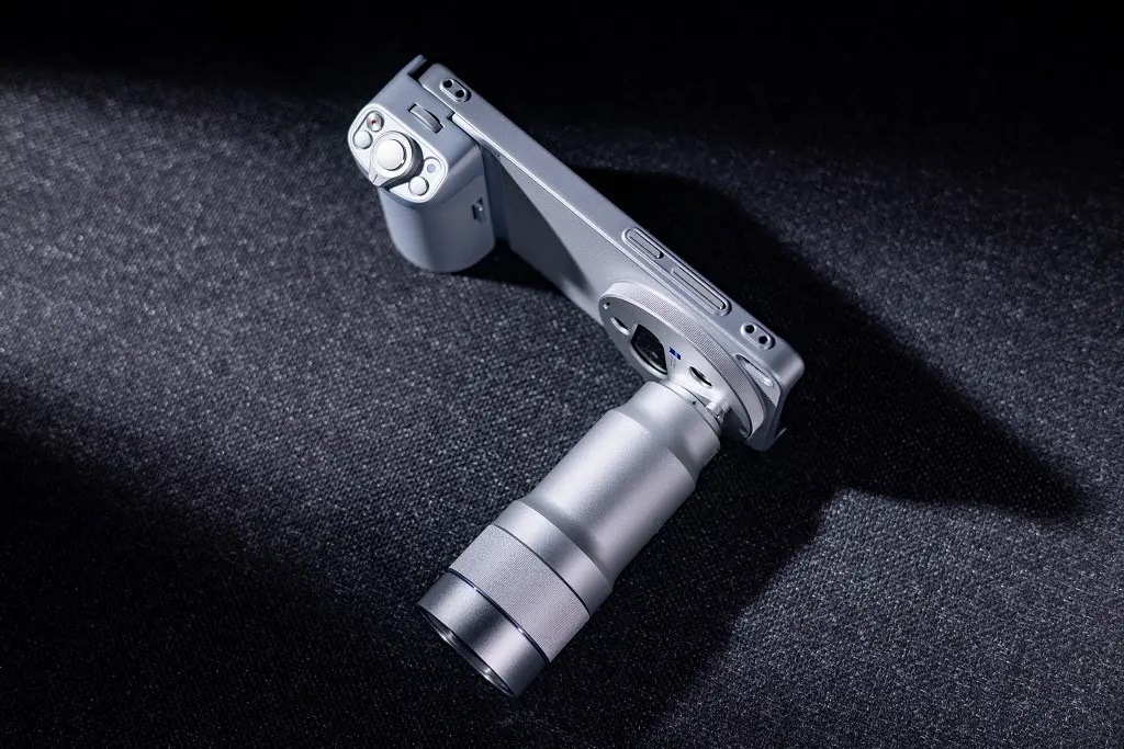 Так выглядит vivo X300 Ultra с дополнительным зум-объективом. Изображение: vivo. Фото.