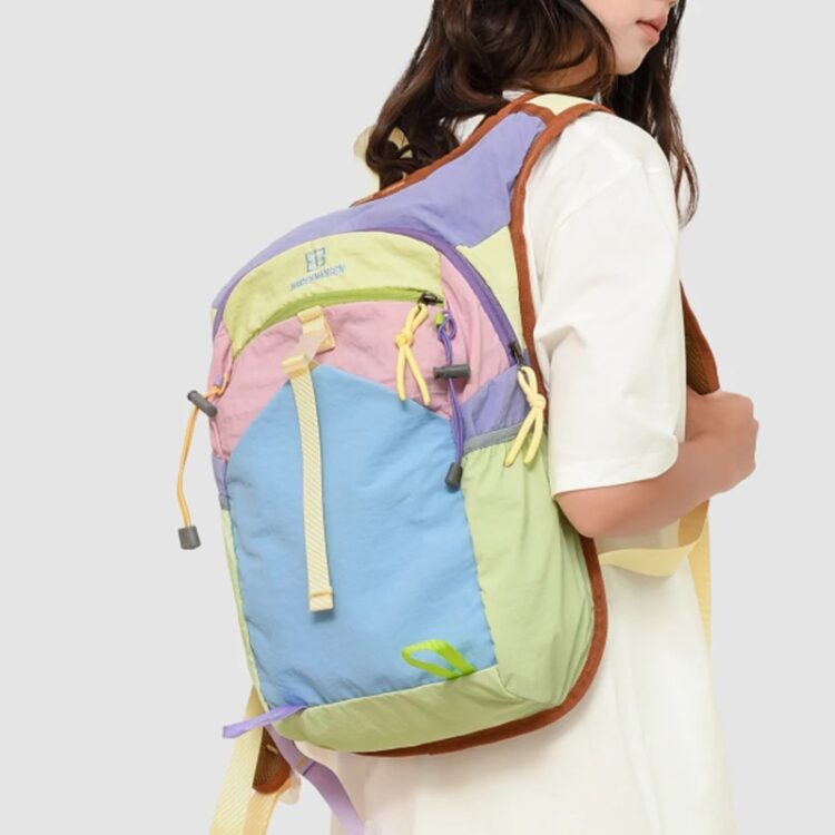 Стильный рюкзак для прогулок. Красивый рюкзак, заметный каждому. Фото.