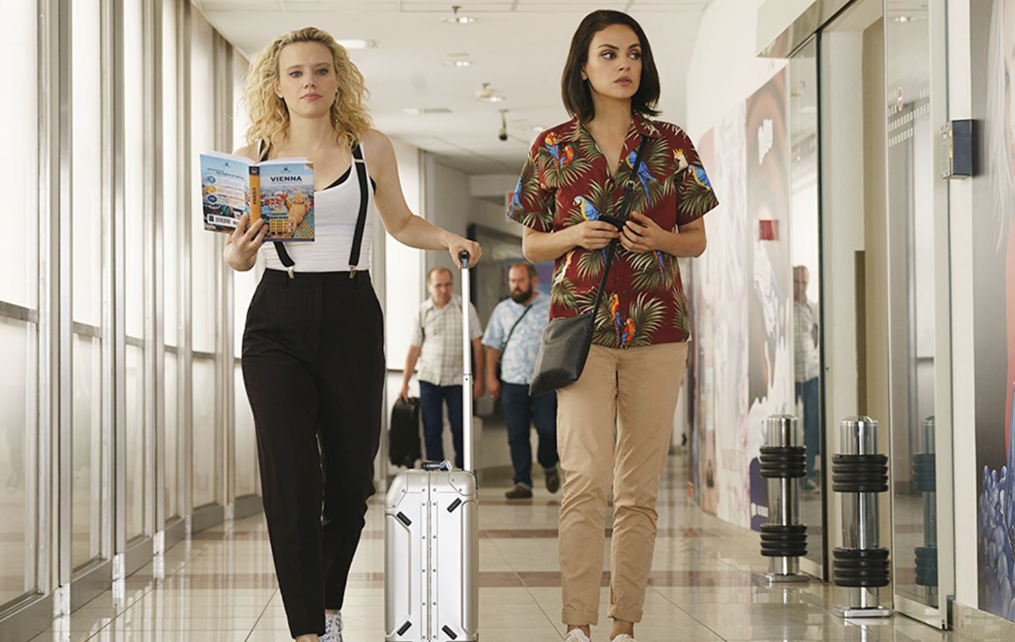 Шпион, который меня кинул — комедийный боевик о женщинах. Комедийный боевик расскажет о том, как две девушки спасают мир. И такое бывает! Фото: soyuz.ru. Фото.