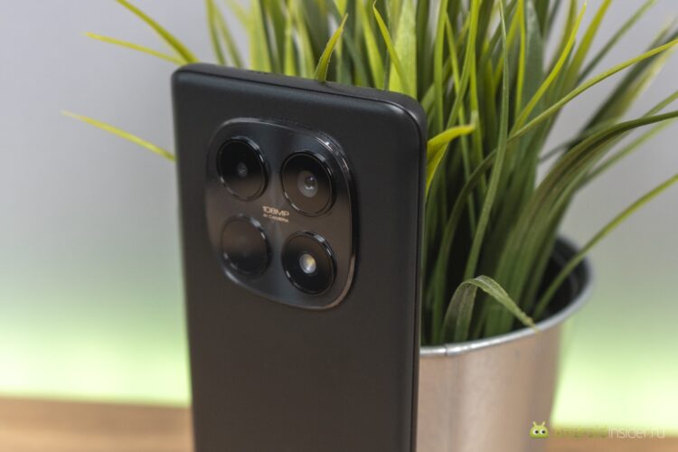 Сравнение камер Redmi Note 15 и realme C85. Камера Redmi Note 15 более элегантная. Фото.