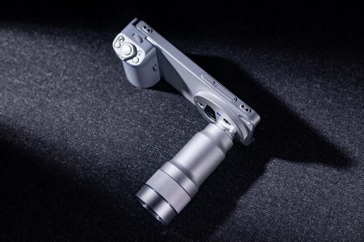 Съемные зум-объективы vivo X300 Ultra. vivo X300 Ultra вместе с зум-объективом. Изображение: vivo. Фото.