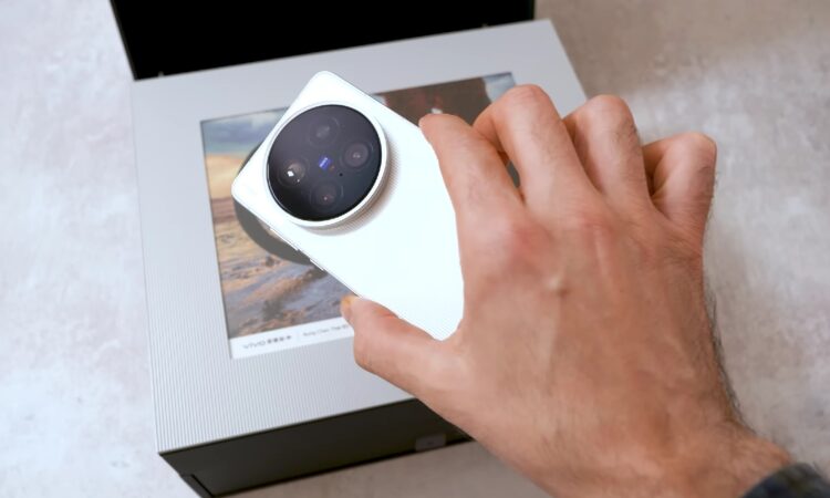 vivo X300 Ultra: характеристики и дата выхода главного камерофона 2026. Еще до выхода vivo X300 Ultra претендует на звание смартфона с лучшей камерой. Изображение: TechEdit. Фото.