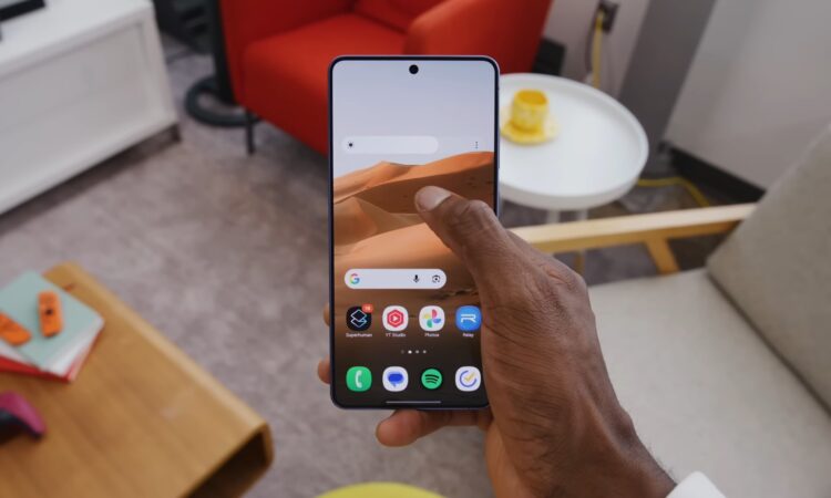 Лучшие смартфоны Samsung. Можно перейти на Samsung с их One UI. Изображение: Marques Brownlee. Фото.