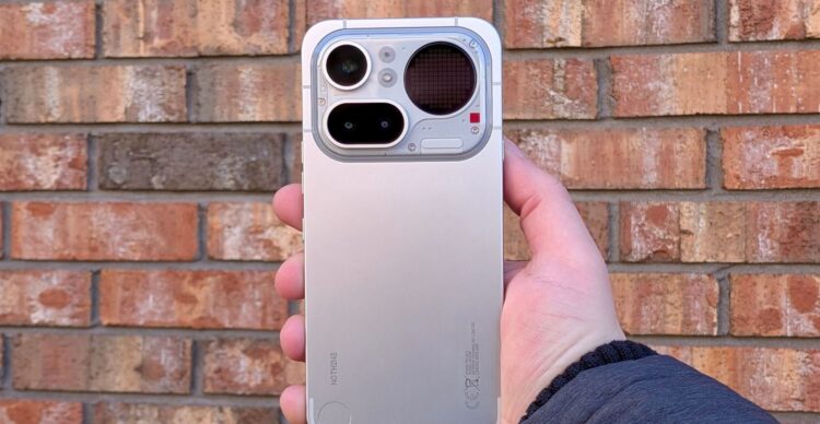 В Nothing услышали отзывы и кардинально переработали дизайн прошки, вдохновились iPhone 17 Pro. Фото.