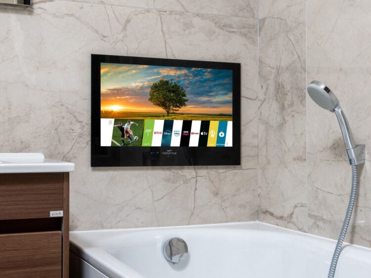 Телевизоры в ванной — точно плохая идея. Фото.