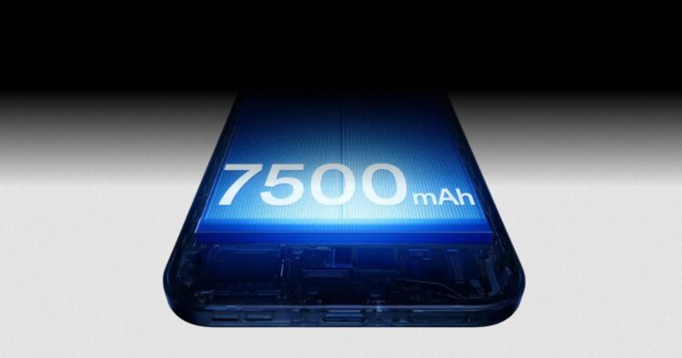 Смартфон, как и положено всем устройствам бренда этого модельного года, получил мощную батарею. Фото.