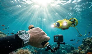 Под водой можно не только хорошо проводить время, но и пользоваться крутыми гаджетами. Главное, чтобы они были специальными.