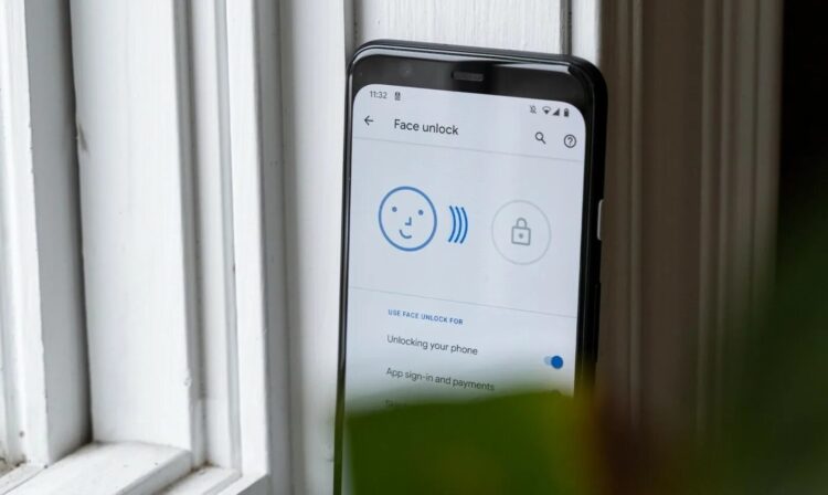 Разблокировка Android по лицу работает иначе. Изображение: rozetked.me. Фото.