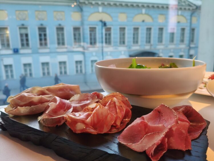 Смартфон, который работает 4 дня от одной зарядки. Обзор realme P4 Power 5G.. Как снимает камера realme P4 Power.. Фото.