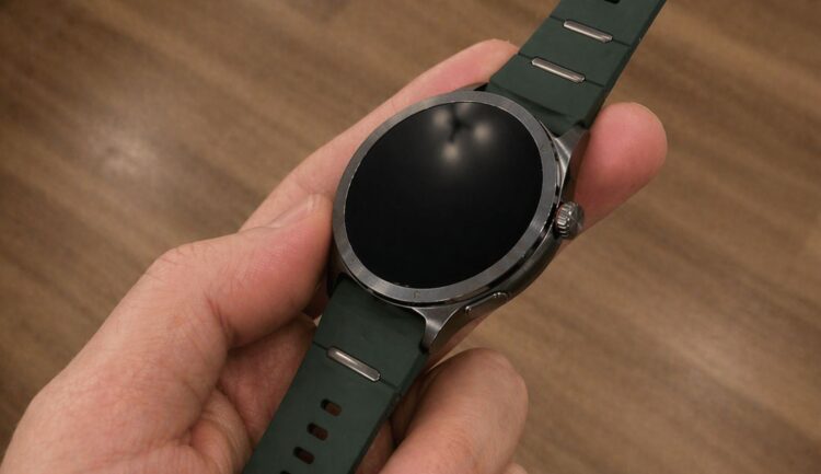 У часов очень приятный корпус. Немного увесистый, но всегда приятно прохладный. Фото.