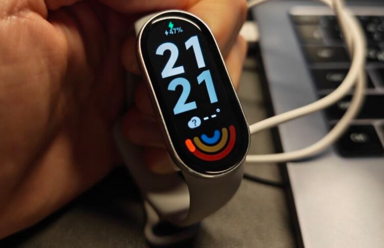Провёл с Xiaomi Smart Band 10 целый год — не пожалел, что потратил на него 4000 рублей. Личный опыт, плюсы и минусы. Фото.