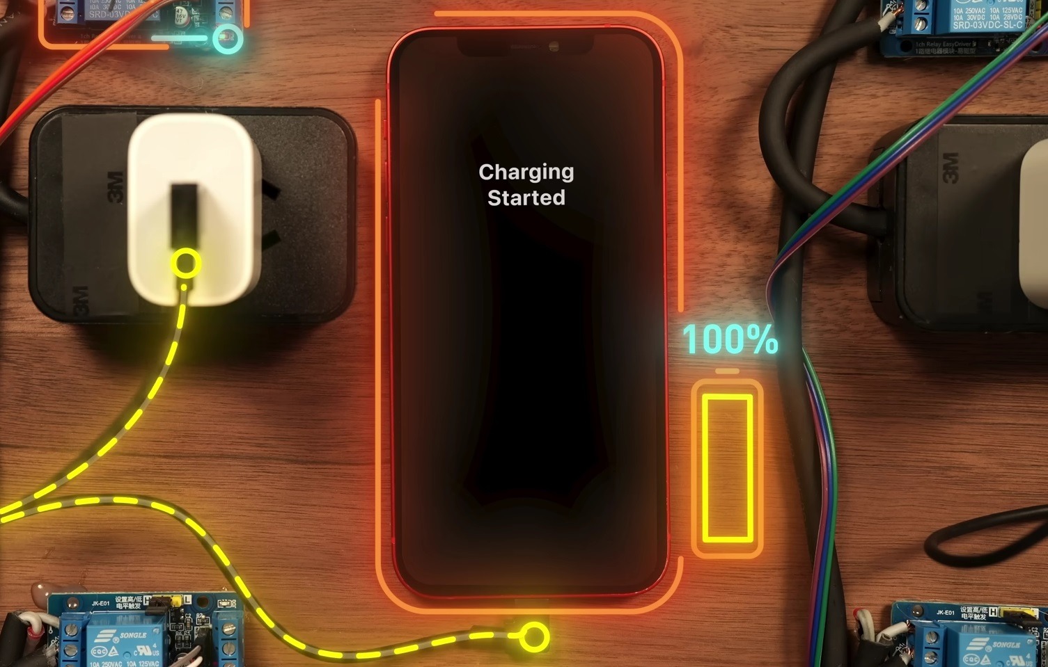 Разберемся, как правильно заряжать новый смартфон. Изображение: HTX Studio. Фото.