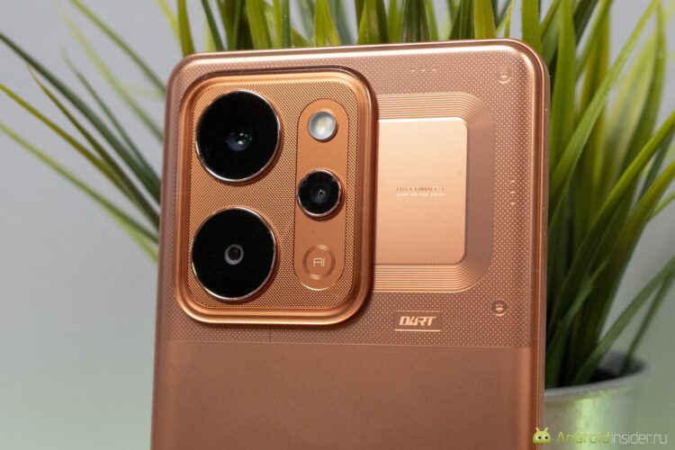 Этот смартфон не только долго работает, но и выглядит очень необычно. Фото.