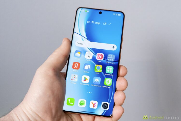 Экран яркий, а рамки узкие. Фото.