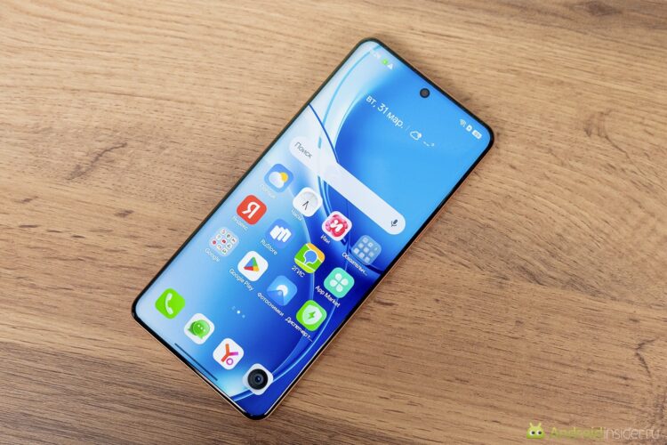 Играть на таком экране точно будет приятно. Хотя, это и не игровой смартфон. Фото.