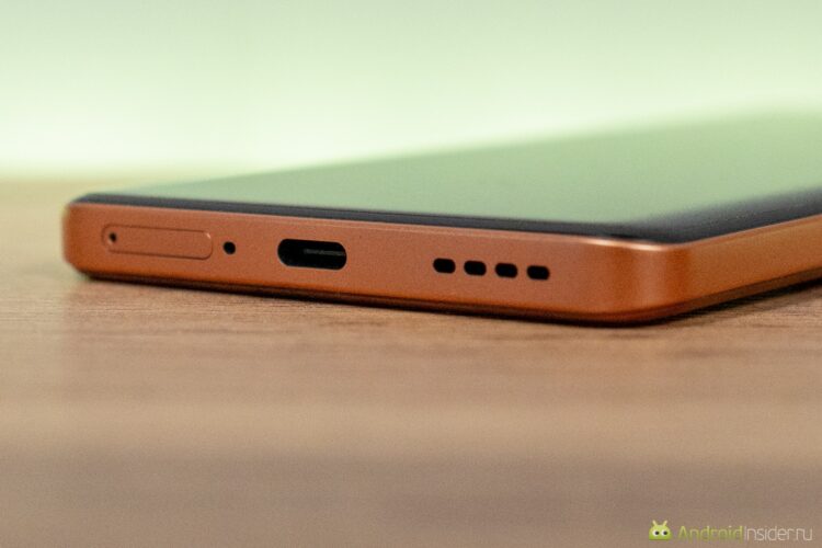 Естественно, зарядка через USB Type-C. Фото.