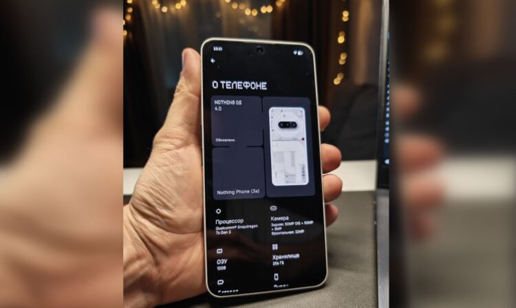 Смартфон отлично держит заряд. И иногда выручает других благодаря обратной зарядке. Фото.