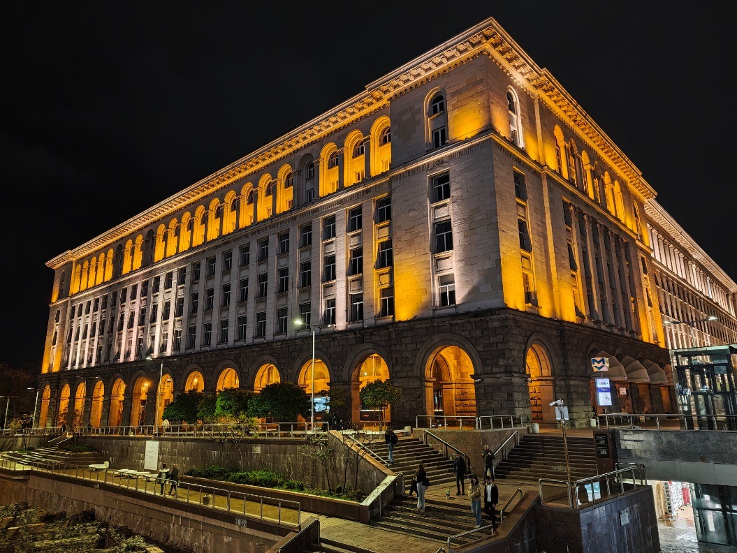 Фото с основной камеры смартфона. Изображение: gsmarena.com. Фото.