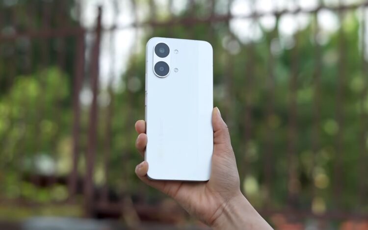 POCO X8 Pro Max крупнее и мощнее. Изображение: Pratima Adhikari. Фото.