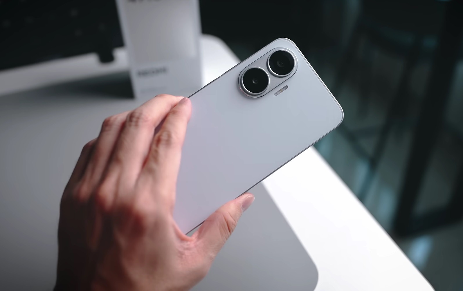 Фанатам смартфонов REDMI приготовиться. Изображение: Lim Reviews. Фото.