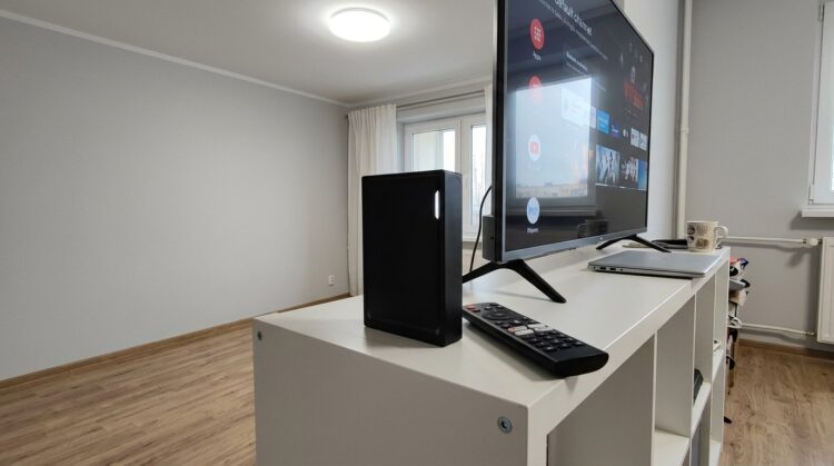 Неплохой ТВ-бокс с шустрым чипом и видеоядром. Фото.