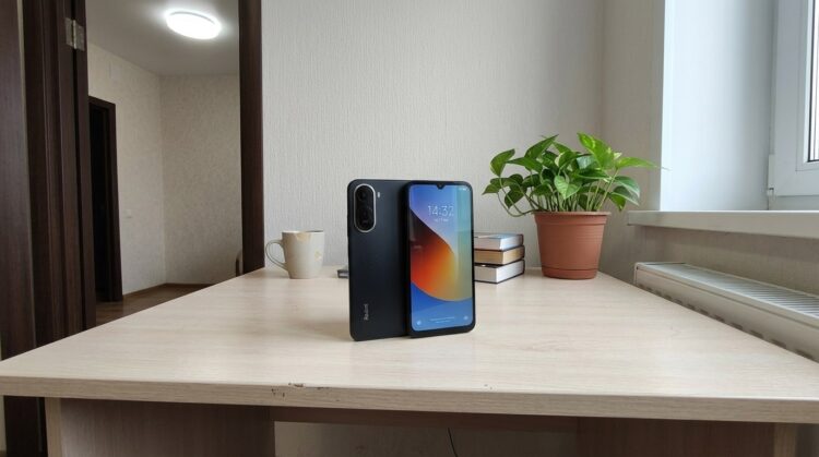 Самый дешевый среди новых смартфонов Xiaomi. Фото.