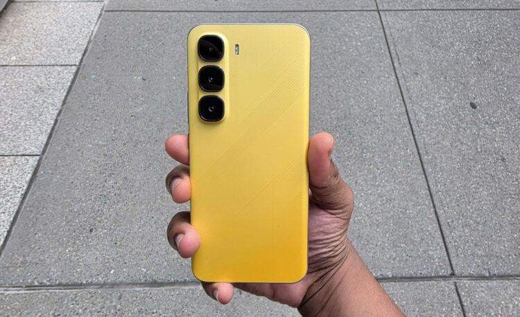 У Infinix получился действительно неплохой тонкий смартфон. Но слабое место — процессор. Фото.