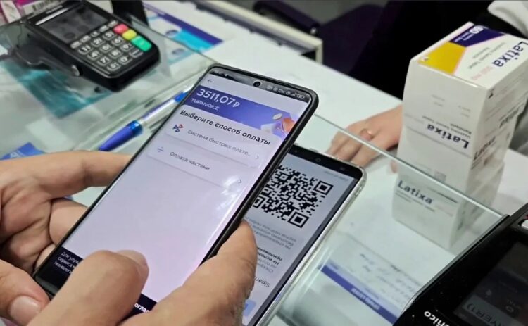 Расплачиваться можно через приложение с помощью терминала. Изображение: atorus.ru. Фото.