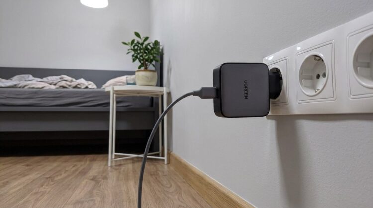 Этот адаптер идеален для всего — от часов до ноутбука. Фото.