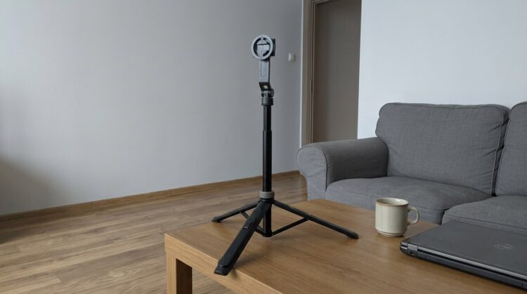 Крутой штатив для видеозвонков и съёмки всяких видосов. Бренд Ulanzi знает свое дело. Фото.