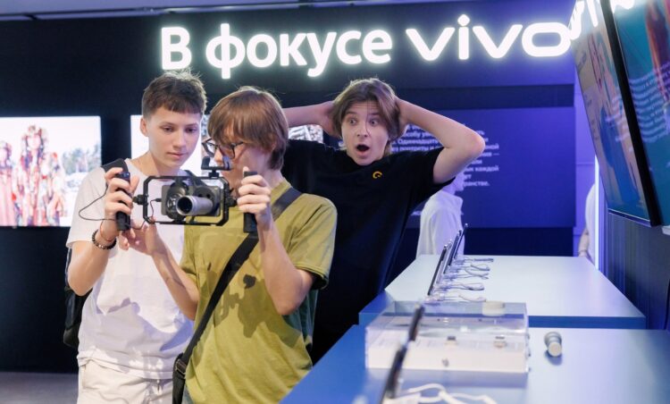 vivo X300 Ultra даже показали в Москве. Изображение: vivo. Фото.