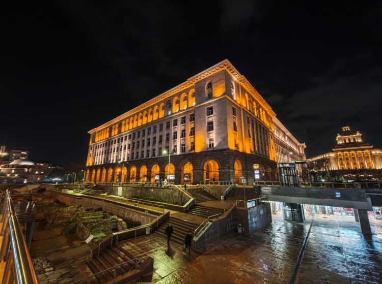 Ультраширик послабее, но тоже тянет. Фото: gsmarena.com. Фото.