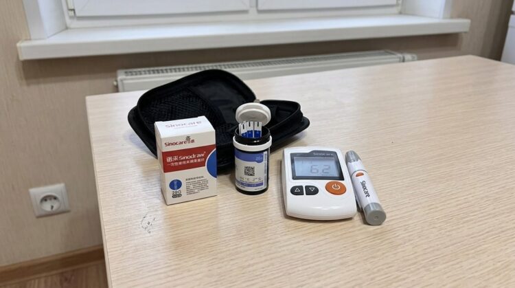 Компактный, простой и с большим экраном — мама разобралась за минуту. Фото.