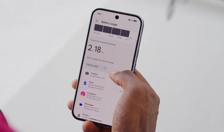 Первыми обновление получат владельцы Google Pixel. Изображение: Marques Brownlee. Фото.