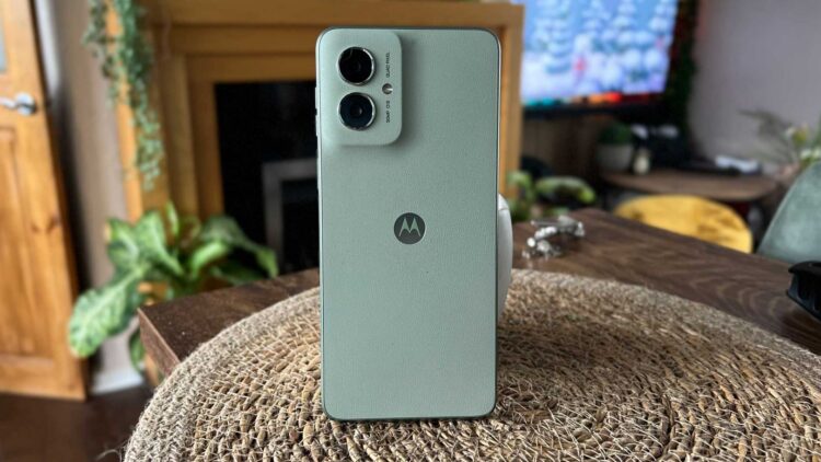 Недорогие смартфоны — это конёк Motorola. Фото.