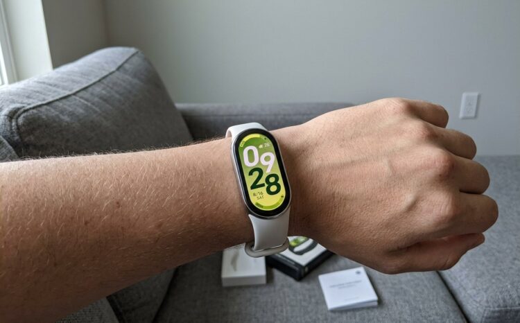 Mi Band 10 по-прежнему вне конкуренции, хотя аналогов полно. Фото.