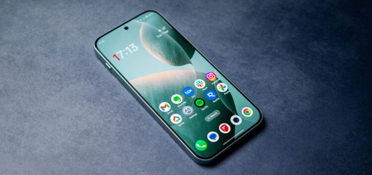 У OnePlus традиционно продвинутый экран с повышенной герцовкой. Фото.